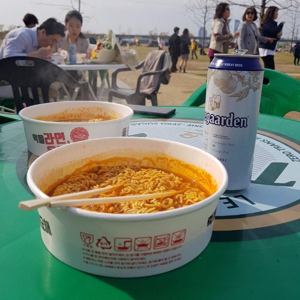 50 Unique Korean Experiences In Korea You'll Definitely Love 24 Beer and ramyeon by the Han River
