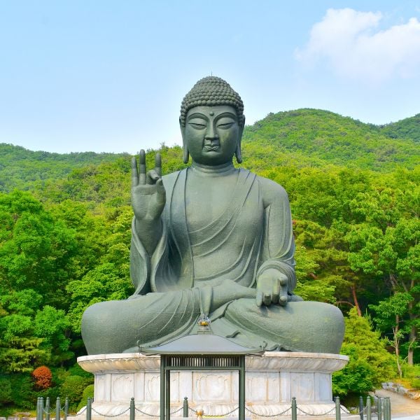 50 Unique Korean Experiences In Korea You'll Definitely Love 21 Buddha statue at a Korean temple