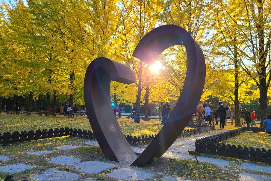 About Me 7 Heart Statue With Autumn Foliage On Nami Island