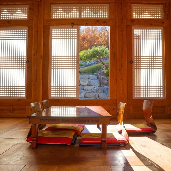 50 Unique Korean Experiences In Korea You'll Definitely Love 19 Inside a hanok stay in Korea