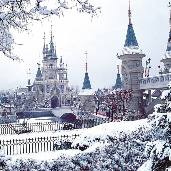 Lotte Magic Island Covered in Snow Lotte Magic Island Covered in Snow
