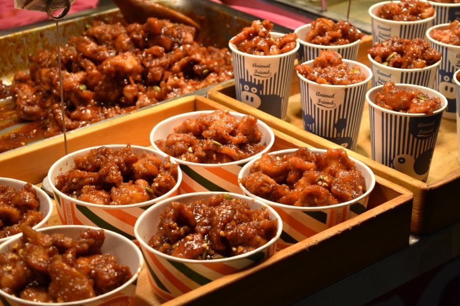 These 30 Traditional Korean Dishes Will Make You So Hungry! 11 Yangnyeom sweet spicy Korean fried chicken