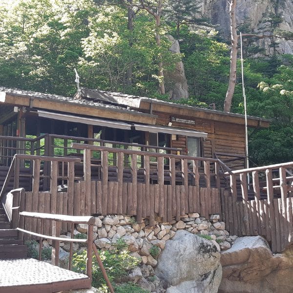 Hiking Seoraksan National Park And How To Get There 2024 36 Yangpok Shelter in Seoraksan (1)