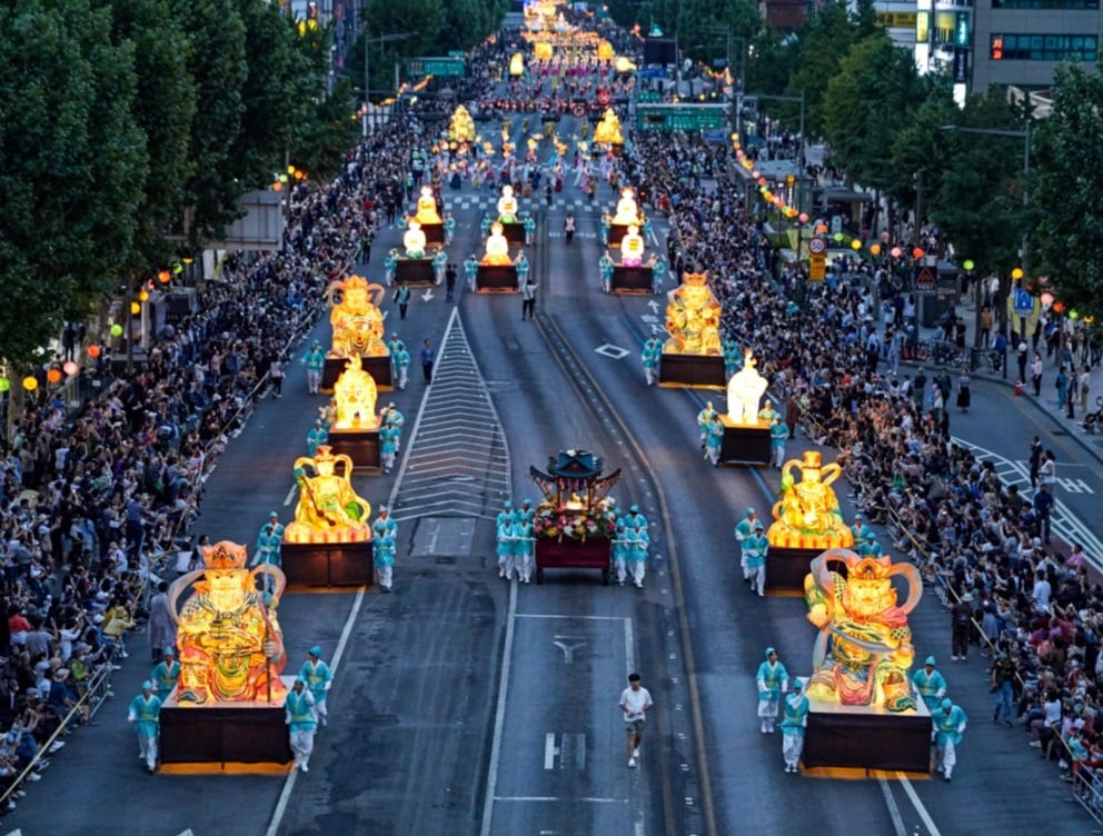 20 amusing activities for Seoul in Summer 2024 4 Celebration of Lotus Lantern Parade in South Korea